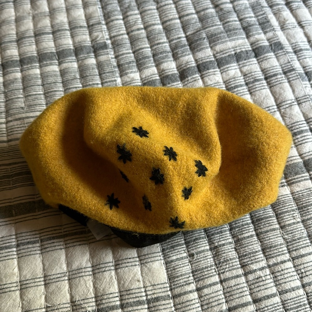 Yellow hat - Picture 2 of 4